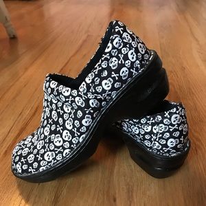 Boc born women’s clogs